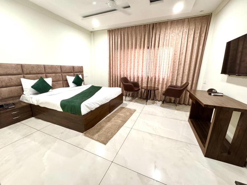 Hotel Prism Grand Zirakpur Zewnętrze zdjęcie