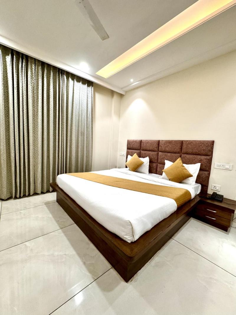 Hotel Prism Grand Zirakpur Zewnętrze zdjęcie