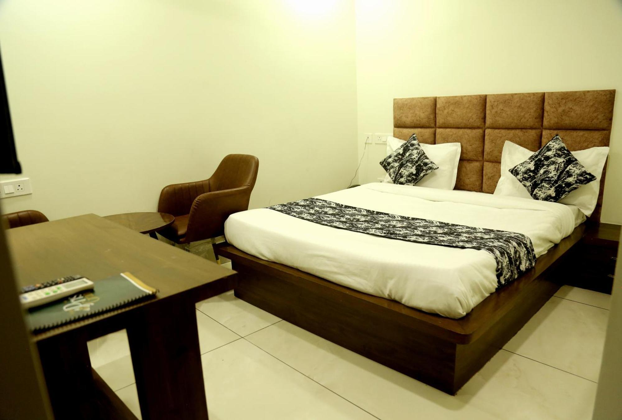 Hotel Prism Grand Zirakpur Zewnętrze zdjęcie