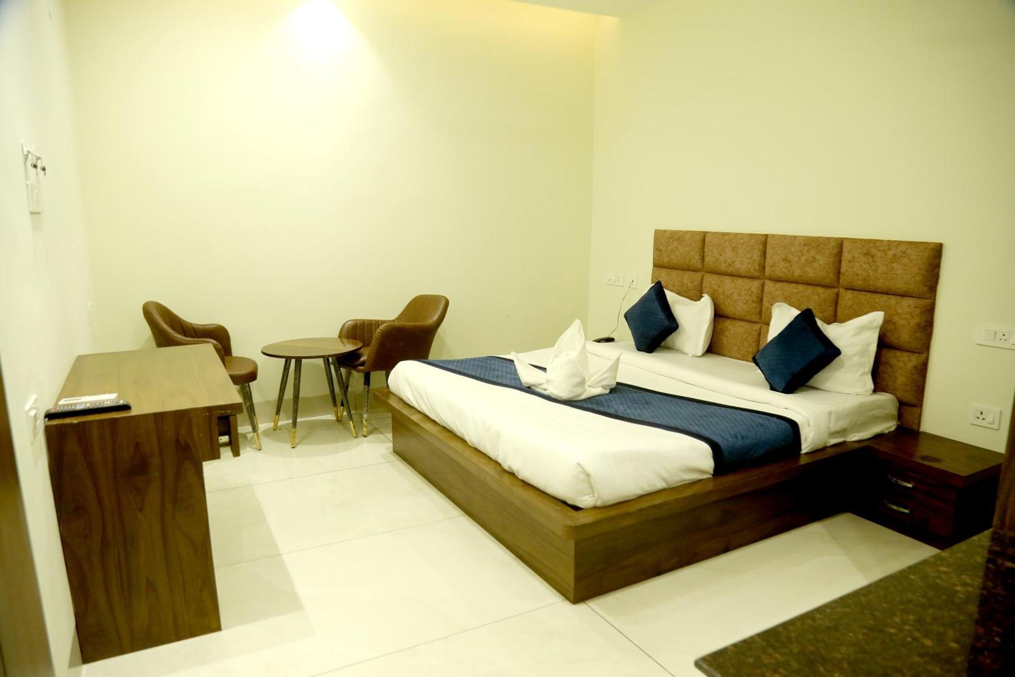 Hotel Prism Grand Zirakpur Zewnętrze zdjęcie